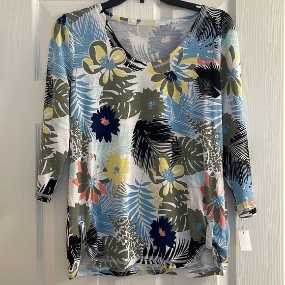 Talbots Tops - NWT T by Talbots MP Tropical 3/4 Sleeve Side Detail Vacation Vibes